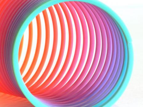 What happens as a slinky spring falls? Slinky drop video